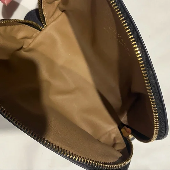 EUC CUYANA Small Makeup Bag, Navy, 5”x8”x2 1/2” - Picture 5 of 7